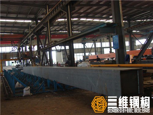 鋼結(jié)構(gòu)廠房施工現(xiàn)場圖
